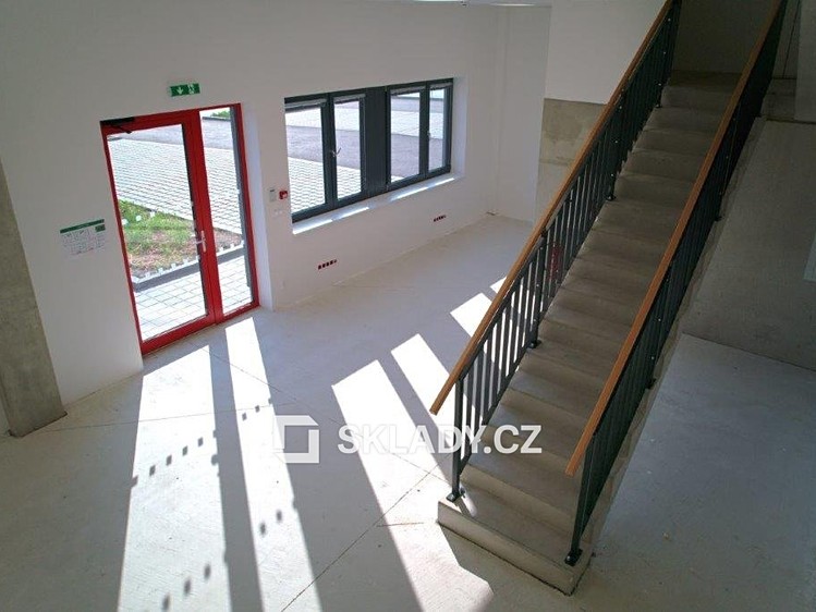 Pronájem skladového prostoru 1 000 m² - foto 4