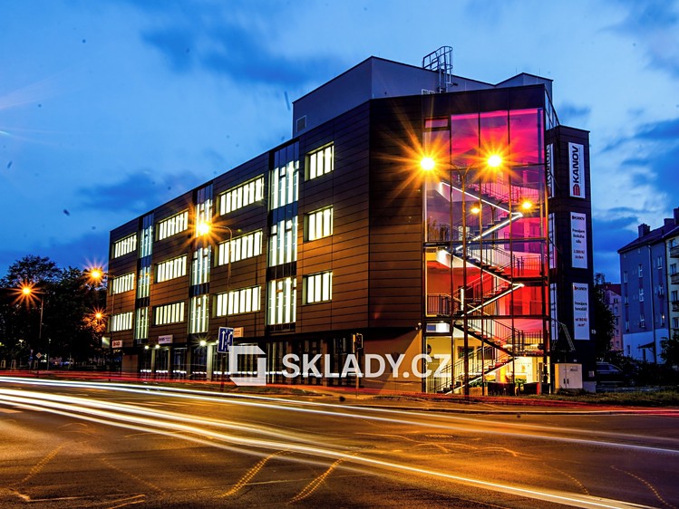 Pronájem kanceláře 329 m² - foto 1