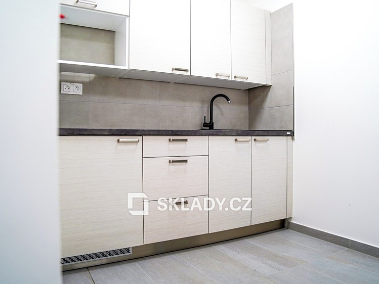 Pronájem kanceláře 50 m² - foto 4