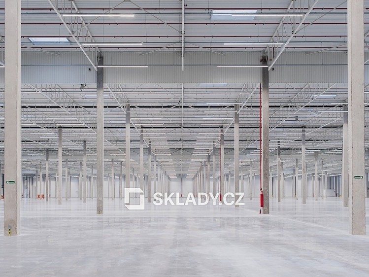 Pronájem skladového prostoru 11 000 m² - foto 2