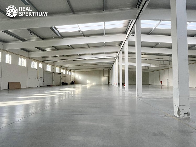Pronájem skladového prostoru 2 000 m² - foto 1