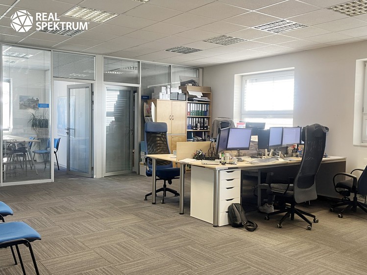 Pronájem skladového prostoru 950 m² - foto 6