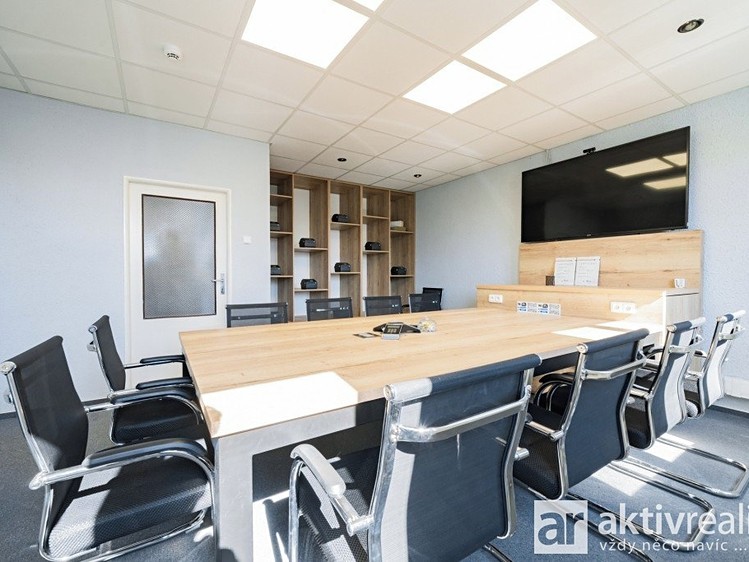 Pronájem kanceláře 240 m² - foto 2