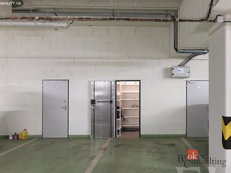 Prodej garážového stání 12 m² - foto 2