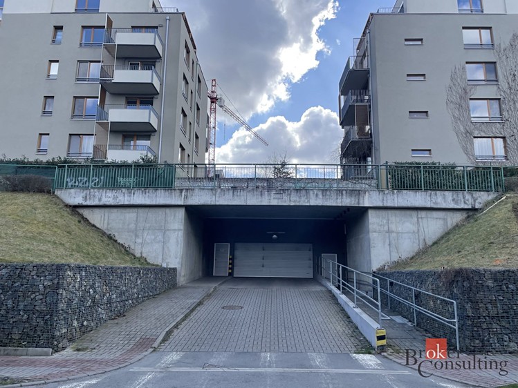 Prodej garážového stání 12 m² - foto 1