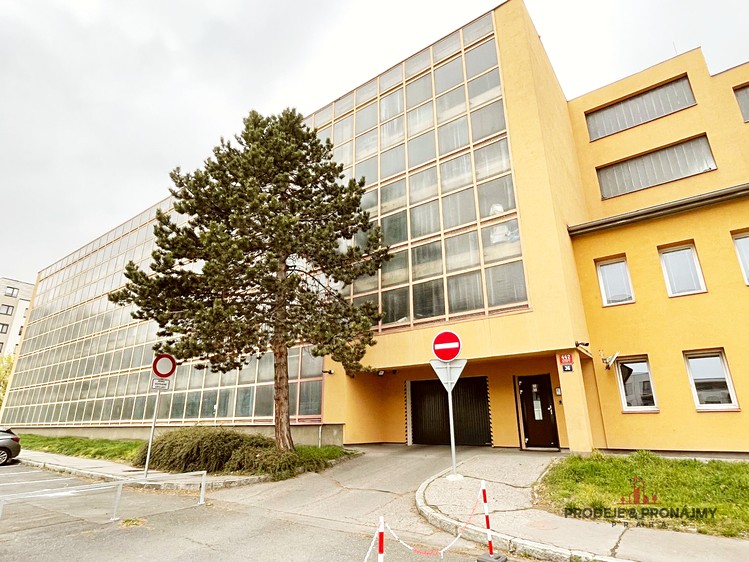Prodej garážového stání 18 m² - foto 1