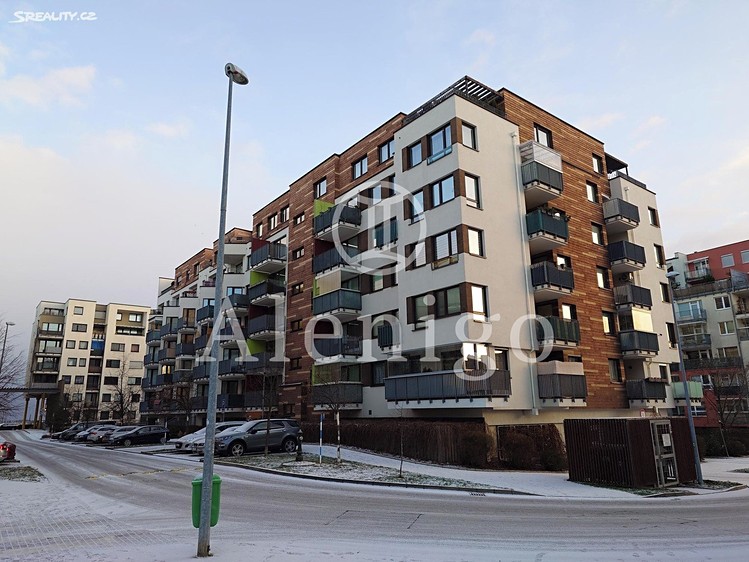Prodej garážového stání 15 m² - foto 1