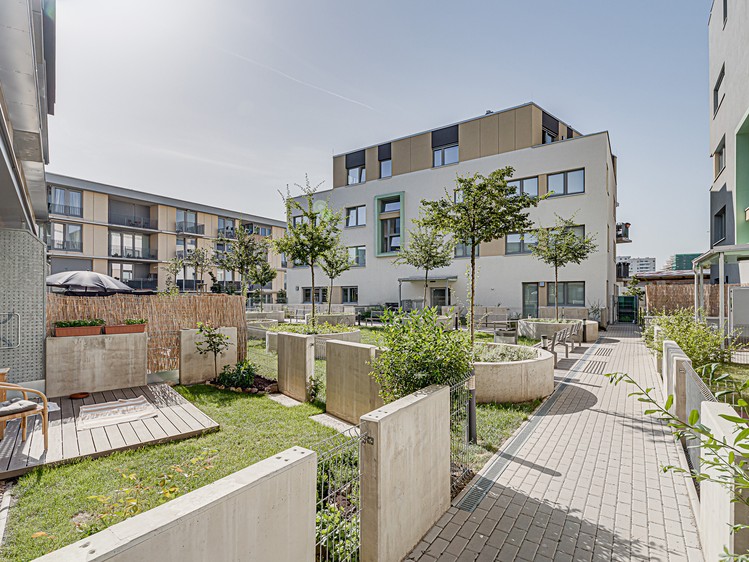 Prodej garážového stání 13 m² - foto 1