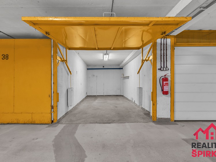 Prodej garáže 18 m² - foto 1