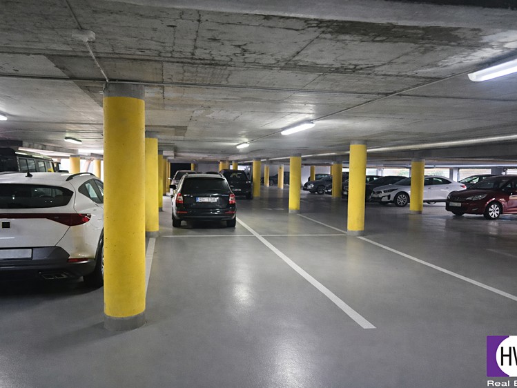 Prodej garážového stání 13 m² - foto 1