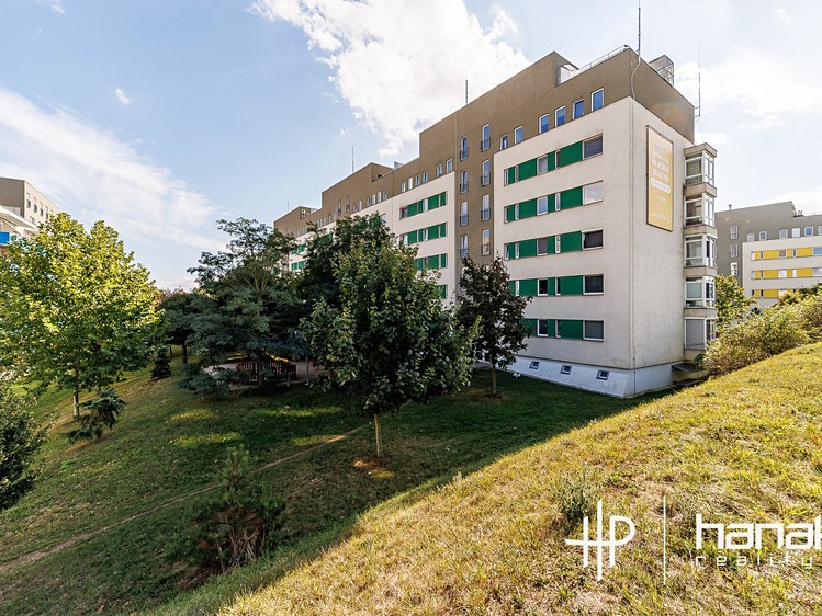 Prodej garážového stání 13 m² - foto 1
