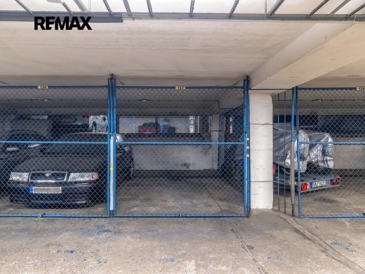 Prodej garážového stání 12 m² - foto 1