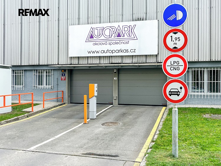 Prodej garážového stání 12 m² - foto 2