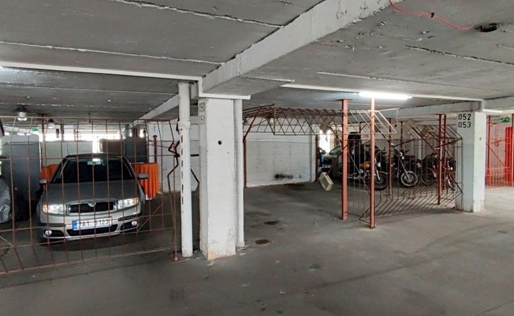 Prodej garážového stání 18 m² - foto 1