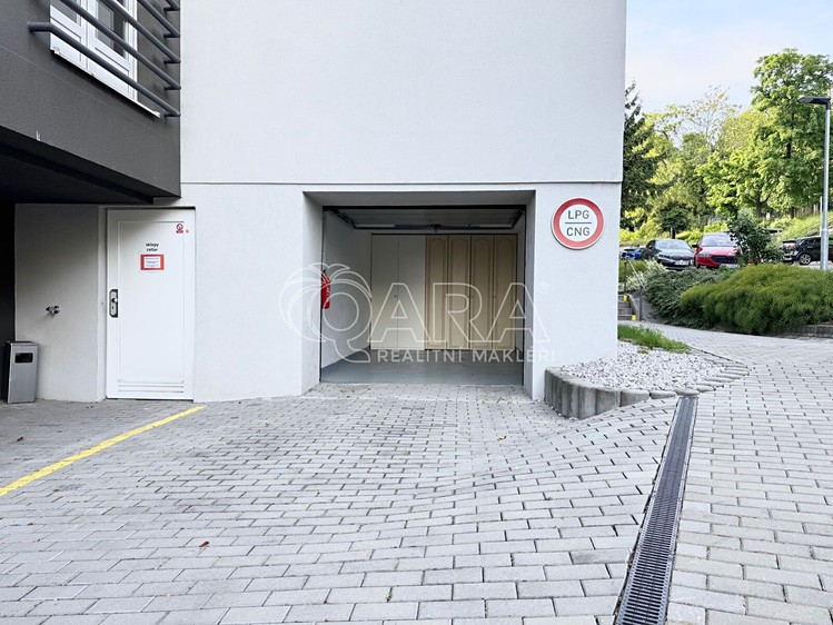 Prodej garáže 15 m² - foto 1