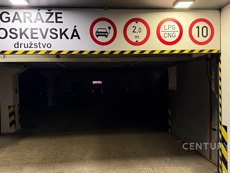 Prodej garážového stání 12 m² - foto 2
