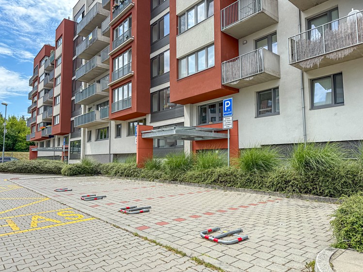 Prodej garážového stání 12 m² - foto 1