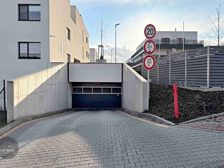 Prodej garážového stání 14 m² - foto 1