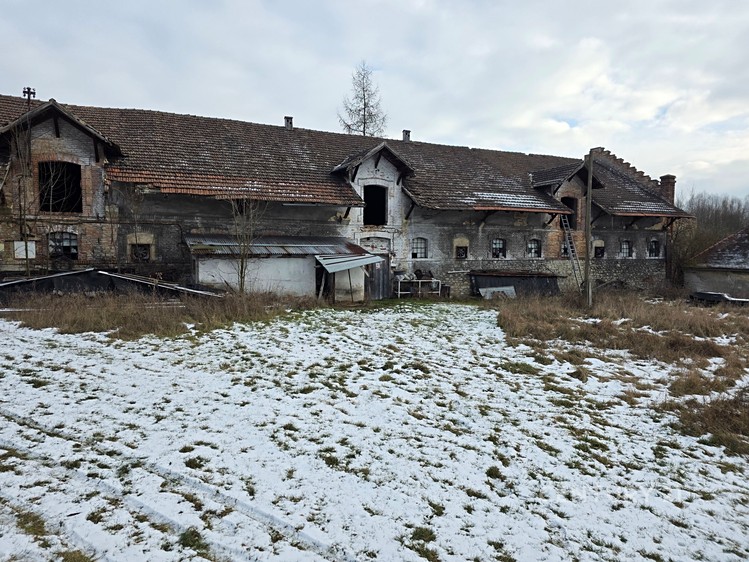 Prodej specifického typu nemovitosti 1 500 m² - foto 3