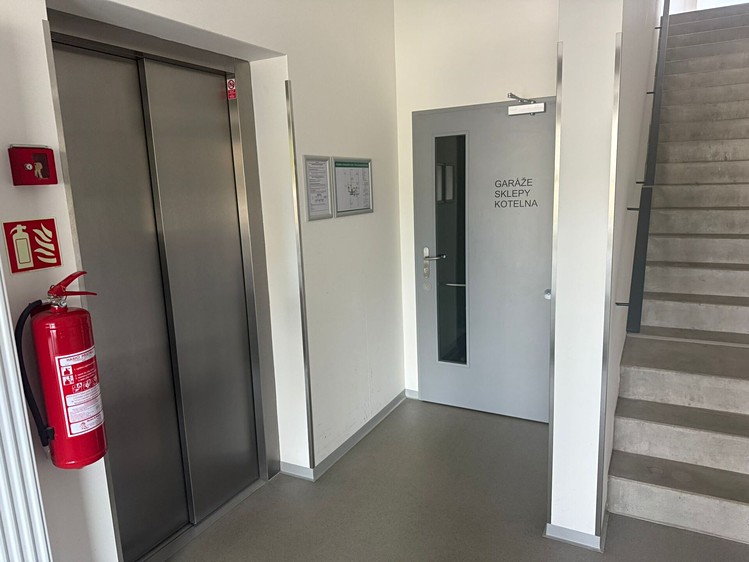 Prodej garážového stání 13 m² - foto 6