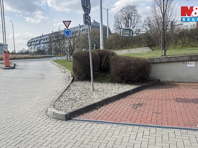 Prodej podílu 1/12 garážového stání 13 m² - foto 3