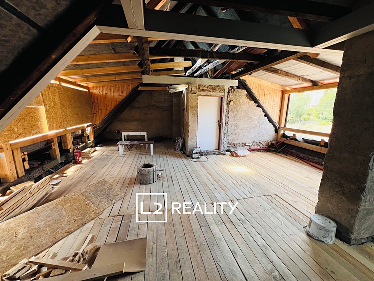Prodej půdního prostoru 56 m² - foto 1