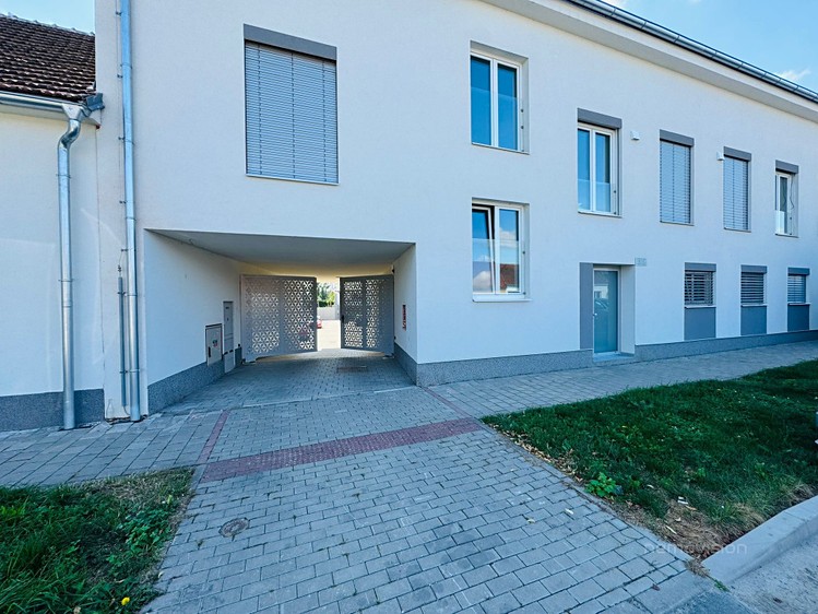 Prodej garážového stání 13 m² - foto 1