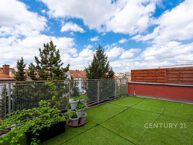 Prodej půdního prostoru 105 m² - foto 1