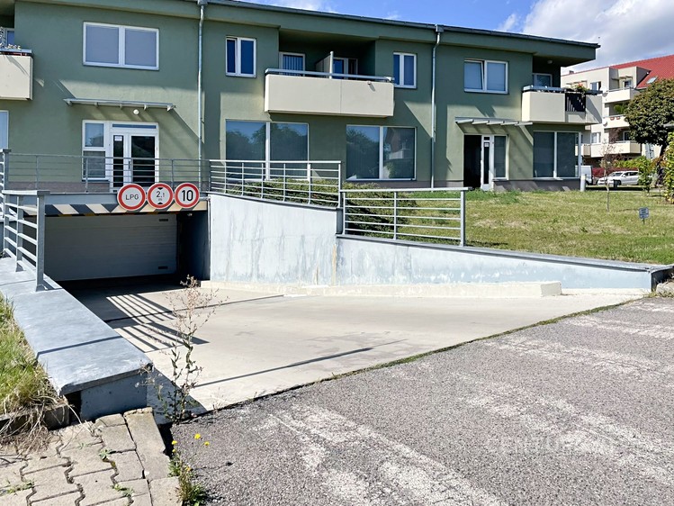 Prodej garážového stání 13 m² - foto 2