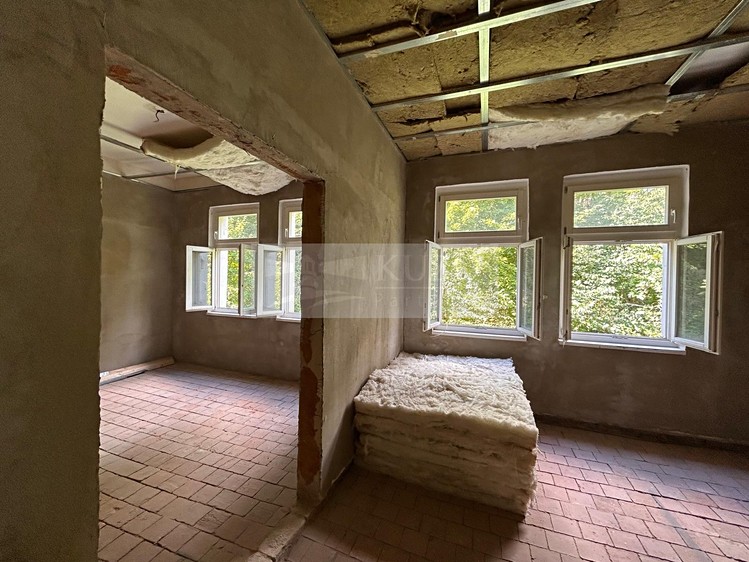 Prodej půdního prostoru 150 m² - foto 1