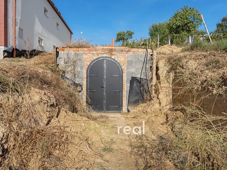 Prodej vinného sklepa 80 m² - foto 1
