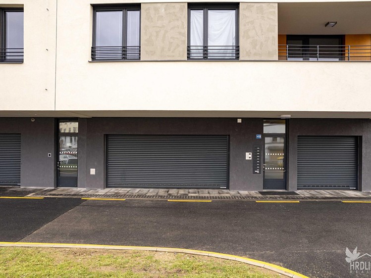 Prodej garážového stání 14 m² - foto 1