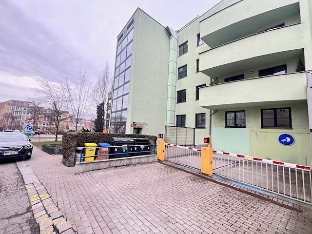 Pronájem garážového stání 14 m² - foto 5