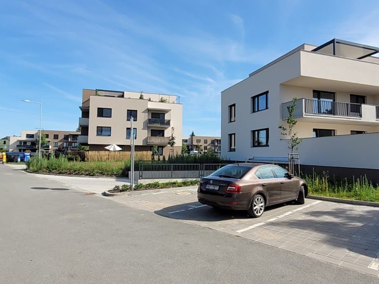 Pronájem garážového stání 14 m² - foto 4