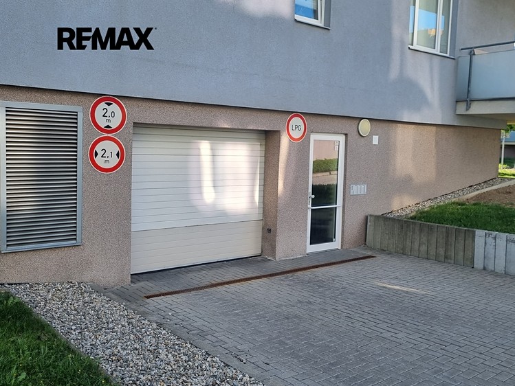 Pronájem garážového stání 12 m² - foto 3