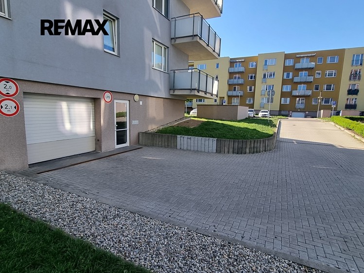 Pronájem garážového stání 12 m² - foto 4