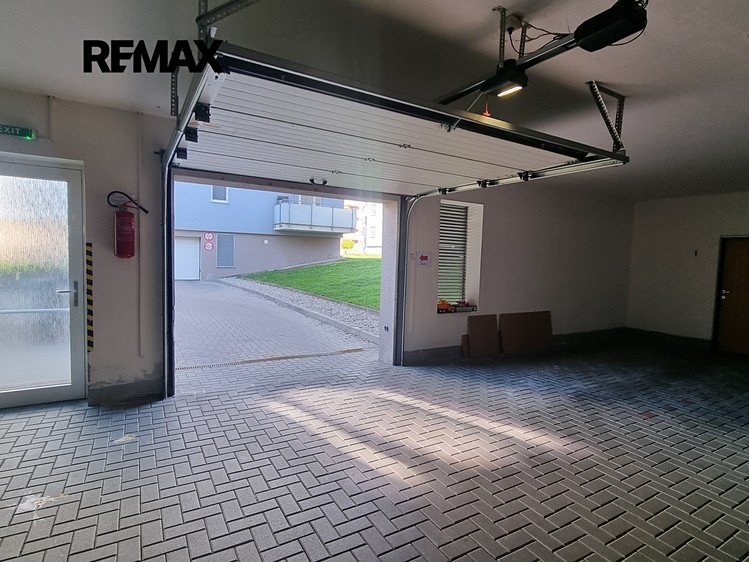 Pronájem garážového stání 12 m² - foto 5