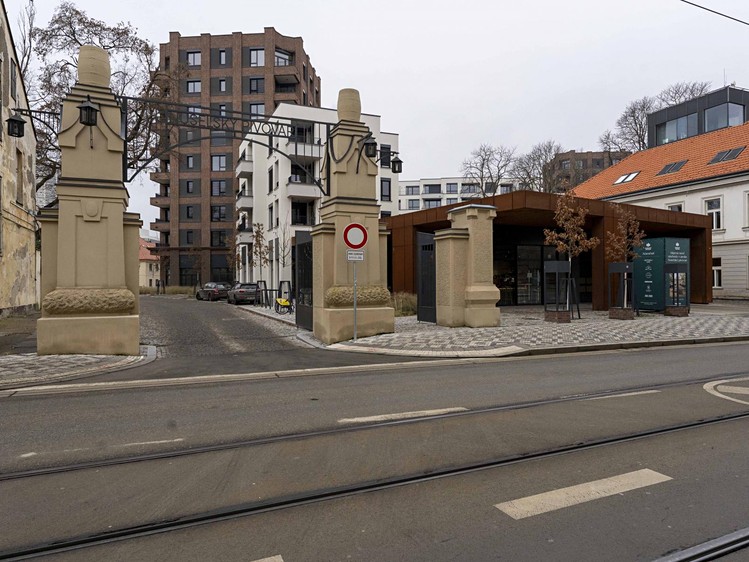 Pronájem garážového stání 12 m² - foto 3