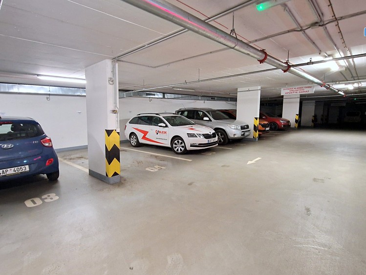 Pronájem garážového stání 20 m² - foto 3