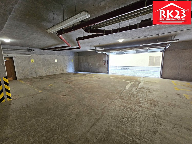 Pronájem garážového stání 14 m² - foto 1