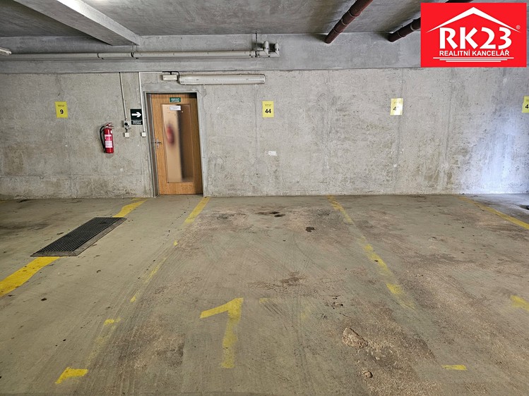 Pronájem garážového stání 14 m² - foto 2