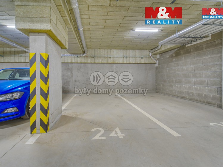 Pronájem garážového stání 22 m² - foto 1