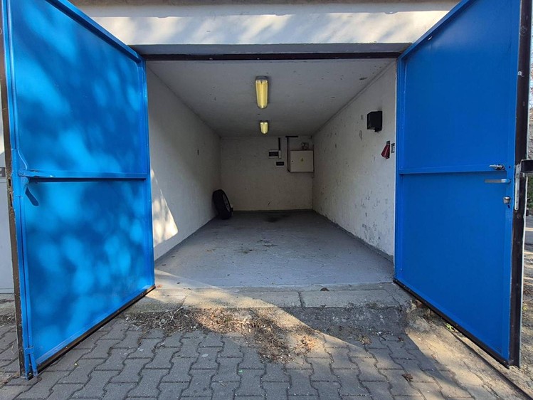 Pronájem garáže 16 m² - foto 1