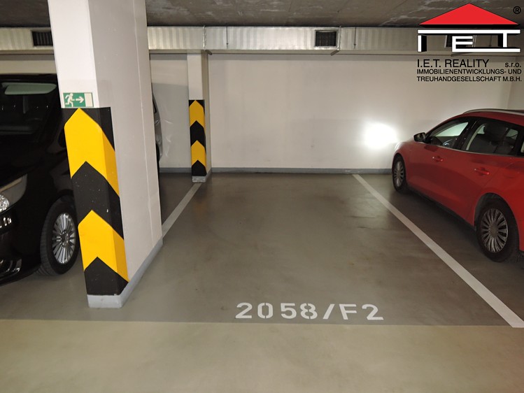 Pronájem garážového stání 18 m² - foto 4
