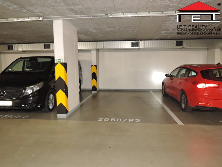 Pronájem garážového stání 18 m² - foto 2