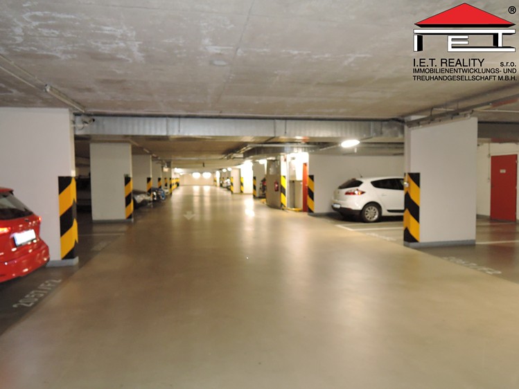 Pronájem garážového stání 18 m² - foto 5