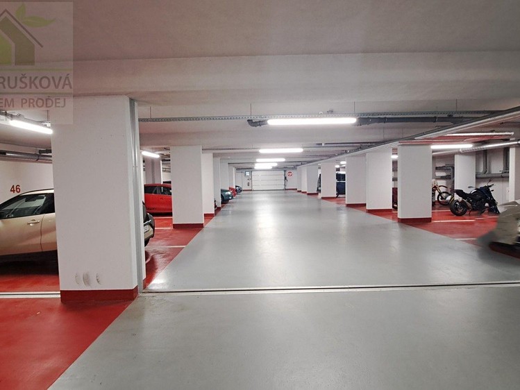 Pronájem garážového stání 12 m² - foto 4