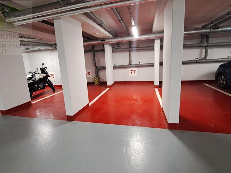 Pronájem garážového stání 12 m² - foto 3