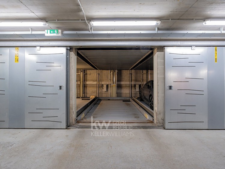 Pronájem garážového stání 11 m² - foto 4