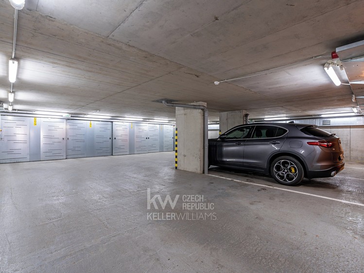 Pronájem garážového stání 11 m² - foto 1
